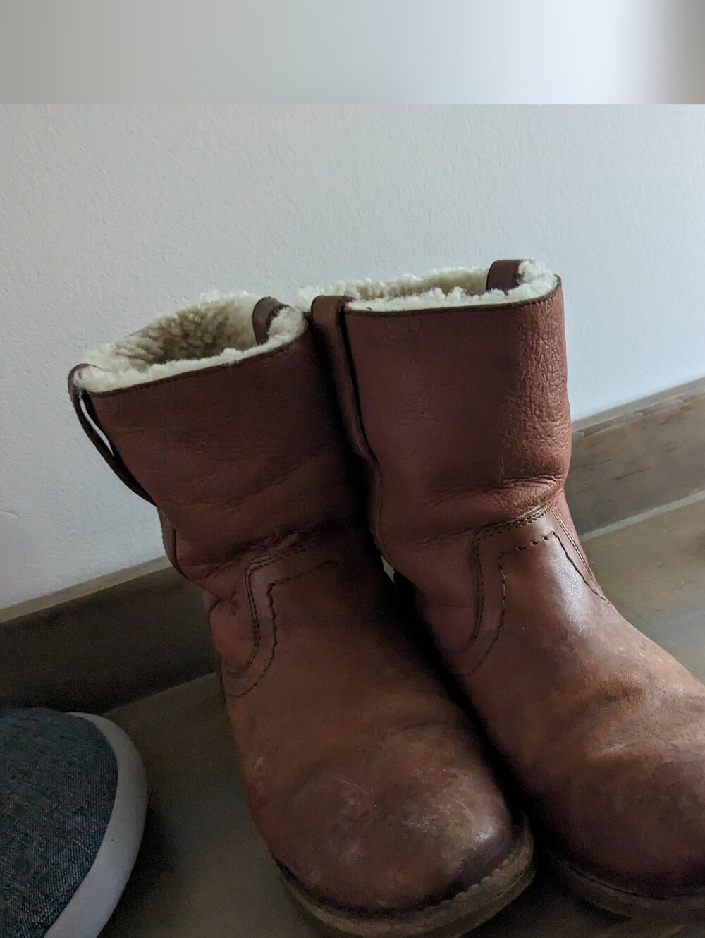 FRYE Women's Brown Leather Shearling-Lined Mid Boots
